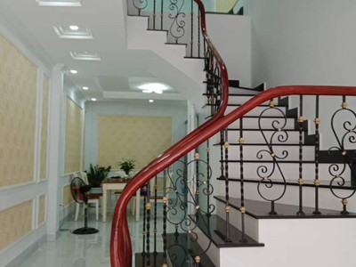 Nhà 5 tầng đẹp   ô tô đỗ cửa   ngõ thông tứ tung giá chỉ 5.x tỷ 1