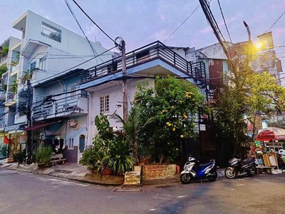 Lê thúc hoạch   góc 2 mặt tiền   hẻm ô tô tránh   50m   nhà đẹp 2 tầng   7pn chỉ 7.1 0