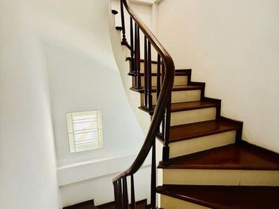 3 bước ra hồ 1 bồ đề xịn, long biên nhà mới 37m, 5 tầng chỉ nhỉnh 8 tỷ 100m ra nguyễn văn cừ, 3