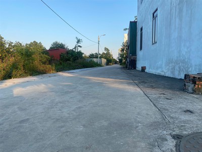 Hàng mới 2,x tỷ tổ 10 tt quang minh,dt 50m,mt hơn 4m.hàng f0 đầu tư. 3