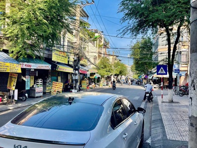 Bán nhà 4 tầng 1 tum vừa ở vừa kinh doanh mặt tiền đường tháp bà, nha trang. 3