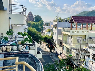 Bán nhà 4 tầng 1 tum vừa ở vừa kinh doanh mặt tiền đường tháp bà, nha trang. 0