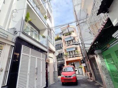 Hiếm - bán nhà 2 tầng đ.mạc đĩnh chi, tân định, q1 - dt 54m2 - xe hơi ngủ trong nhà thông ra điện 0