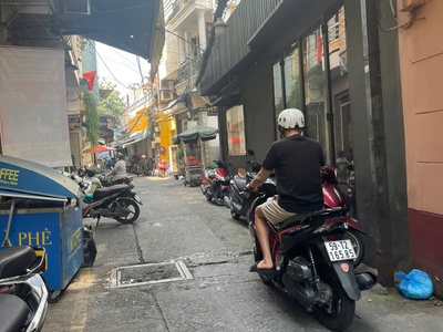 Cần cho thuê gấp mặt bằng tại vị trí đắc địa ngay trung tâm quận 1, thích hợp kinh doanh 3