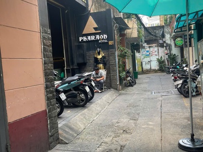 Cần cho thuê gấp mặt bằng tại vị trí đắc địa ngay trung tâm quận 1, thích hợp kinh doanh 4