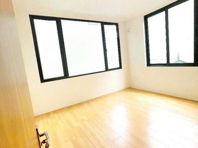 Bán nhà nguyễn khang 40m x5 tầng-12,9 tỷ gần phố,lô góc,15m ô tô tránh 1