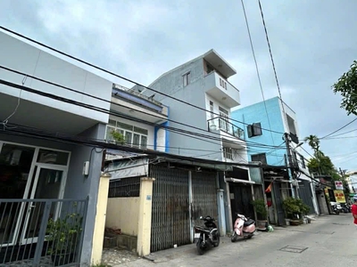 Bán đất tặng nhà 2 tầng Kiến cố Hoàng Diệu. Đà Nẵng, ngang 6.5m, nở hậu, giá cực tốt 2