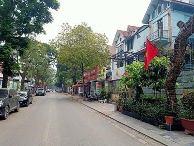 Cho thuê biệt thự Mỹ Đình 2 lô góc siêu đẹp 200m2 4 tầng giá 50 tr 0