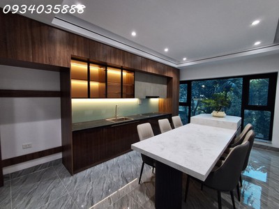 Bán nhà mới phố trạm   31m    7 tầng thang máy   ô tô vào nhà   long biên 2