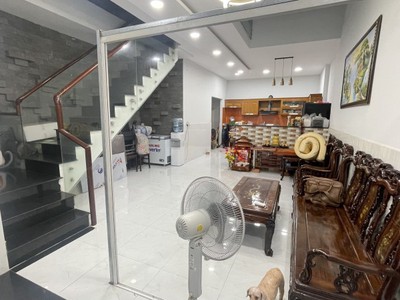 Bán nhà  hiệp bình chánh, đường số 9, thủ đức, tp hcm. dt 5x18m, 3 tầng, 3pn, sh, 8.7 tỷ. 2