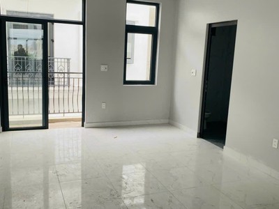 CHo thuê sàn văn phòng 80m2 giá 8tr tại Vinhomes Marina 3