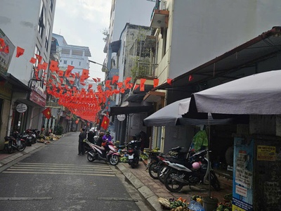 Bán đất tặng nhà, dt 86m2, mt 4,5m, giá 16.9 tỷ, liên hệ: 0965091176. 2