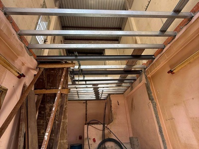 Bán nhà lô góc 2 mt hẻm nguyễn chí thanh - lý thái tổ, 3,4x10m, cấp 4, tiện xây, 5,5 tỷ. 0