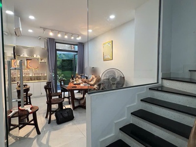 Bán nhà chính chủ - bình thạnh - ngay ngã tư hàng xanh - 4 tầng - 7pn lớn - kẹt tiền - bán 8.5 tỷ - 1