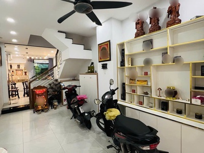 Bán nhà chính chủ - bình thạnh - ngay ngã tư hàng xanh - 4 tầng - 7pn lớn - kẹt tiền - bán 8.5 tỷ - 2