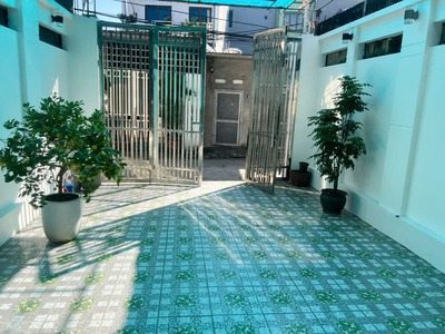 Cần tiền giá nào cũng bán - Nhà 125m2, 3 Tầng, ô tô vào nhà, chỉ 500m ra Vinhomes 1