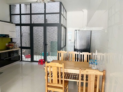 Cần tiền giá nào cũng bán - Nhà 125m2, 3 Tầng, ô tô vào nhà, chỉ 500m ra Vinhomes 6