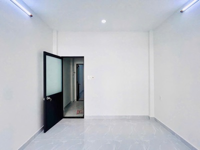 Nhà mới 1 lầu giá bèo vị trí đẹp ngay siêu thị metro q12 4