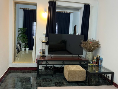 Cho thuê căn hộ Tập thể Công An tầng 5, mặt phố Nguyên Hồng, Láng Hạ, Đống Đa 2