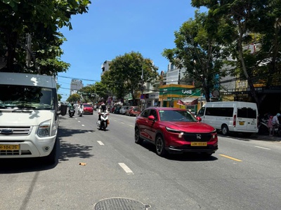 Đất mặt tiền kinh doanh, ông ích đường, đối diện chợ cẩm lệ và gần cách mạng tháng 8. 2