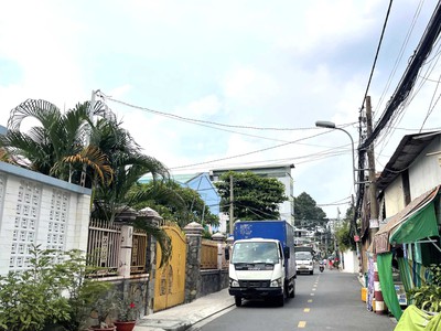 Siêu ngon  nhà 3 tầng mặt tiền, đường 6m bình chiểu   60m , gần trường   chợ   chỉ 4.6 tỷ 4