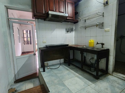 Cho thuê căn hộ tầng 2 mặt phố trương định 80m2, 2 ngủ chỉ 6 triệu ở hộ gia đình 0