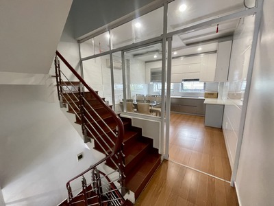 Cho thuê nhà khu phân lô Văn Cao, 4 p.ngủ, DT: 58m2. 5