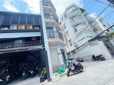 Chính chủ bán chdv siêu đẹp - góc 2 mặt tiền hxh thông đ. tôn thất tùng, quận 1 - dòng tiền đều 0