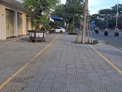 Nhà 3 t đất 281m giá chưa tới 100 triệu/m mặt tiền võ chí công đường 30m lề 9m trung 0