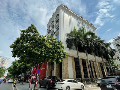 Bán tòa ks 8 tầng, mặt phố nguyễn hoàng. dt 234m2, mt 10m. vị trí đắc địa. giá 178 tỷ. lh: 1