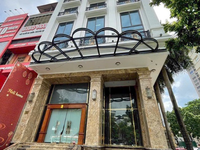 Bán tòa ks 8 tầng, mặt phố nguyễn hoàng. dt 234m2, mt 10m. vị trí đắc địa. giá 178 tỷ. lh: 0