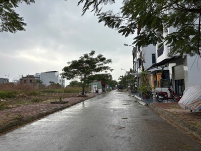 Bán siêu phẩm TĐC Tràng Cát dt 40m2 đường nhựa rộng oto đỗ cửa có bìa sẵn. 0