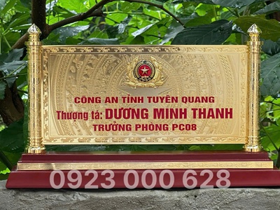 Biển chức danh để bàn, biển chức vị, biển đồng 3