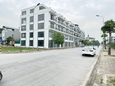 Bán 80m2 Shophouse Metropolitan - Nguyễn Mậu Tài. View Quảng Trường, Vị Trí Vàng 1