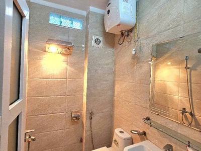 Cần bán 34m2 nhà 4 tầng xây kiên cố, còn rất mới chỉ xách vali về ở, cách mặt đê Ngọc Thụy 40m 6