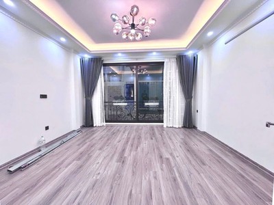 Bán Nhà Ngô Gia Tự, Phường Việt Hưng, Long Biên 5T, 33m2 giá 6,95 tỷ ô tô đỗ gần 0