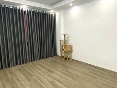 Bán Nhà Ngô Gia Tự, Phường Việt Hưng, Long Biên 5T, 33m2 giá 6,95 tỷ ô tô đỗ gần 2