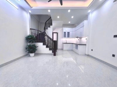 Bán Nhà Ngô Gia Tự, Phường Việt Hưng, Long Biên 5T, 33m2 giá 6,95 tỷ ô tô đỗ gần 1