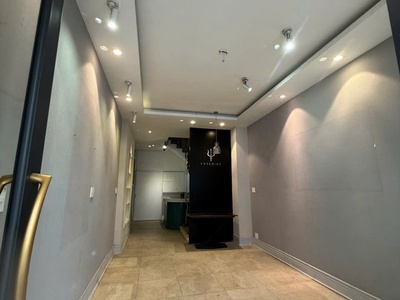 Cho thuê mặt bằng 150/31 Nguyễn Trãi Quận 1 siêu đẹp 2