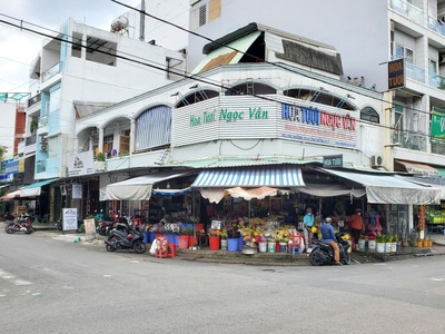 Góc 2 mặt tiền 7,9x17m đường 15 Phường Tân kiểng Q7. cổng chính chợ Tân Quy 0