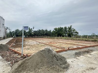 Chính chủ bán nhanh 2 lô liền kề nằm ngay chợ Đại Hiệp, dt 135m2, 60m2 đất ở 1