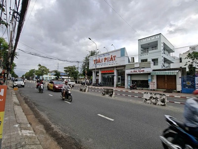 Bán nhà mặt tiền đường lê hồng phong, nha trang - giá 8,5 tỷ dt 81m2 ngang 4,3 nở hậu 0