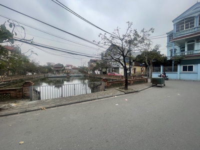 Bán 50m đất tại cổ bi, gia lâm giá 5 tỷ. ô tô 7 chỗ vào đất. một bước ra hồ điều hoà. 0