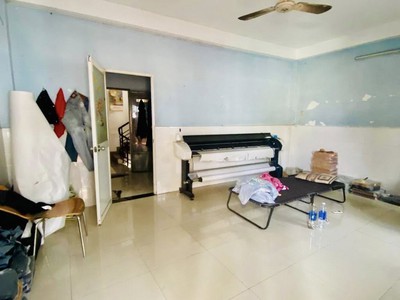 Mặt tiền lô góc  chợ vải phú thọ hoà   sẵn dòng tiền   3 tầng   57m n 5.7 chỉ 6.x 4