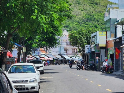 Cho thuê nhà mặt tiền kinh doanh khu sầm uất đường dương hiến quyền  bắc nha trang. 0
