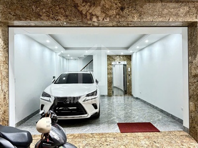 Cc cần bán căn 7 tầng nằm ngay trung tâm hà nội . 7 tầng thang máy. lô góc. ngõ thông. ô tô tránh 1