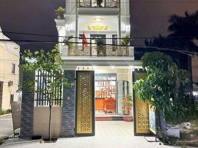 Nhà 1 trệt 2 lầu, phong cách biệt thự, ngang 6m, 2 mặt tiền, 1 xẹt bùi hữu nghĩa. 0