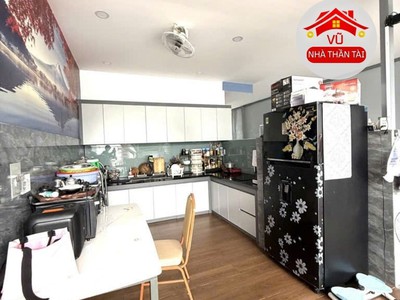 Bán nhà đẹp mặt tiền quận 4, gần vĩnh khánh, 2 xe hơi tránh, 4 tầng, 5,3 x 9,5m , nhỉnh 8 đồng 0