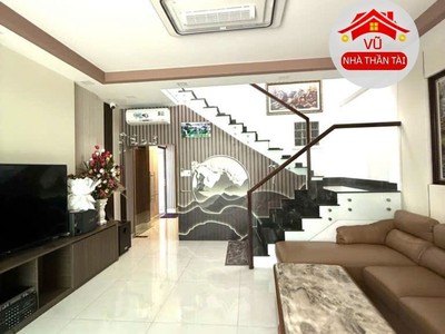 Bán nhà đẹp mặt tiền quận 4, gần vĩnh khánh, 2 xe hơi tránh, 4 tầng, 5,3 x 9,5m , nhỉnh 8 đồng 1