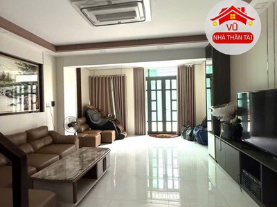 Bán nhà đẹp mặt tiền quận 4, gần vĩnh khánh, 2 xe hơi tránh, 4 tầng, 5,3 x 9,5m , nhỉnh 8 đồng 2